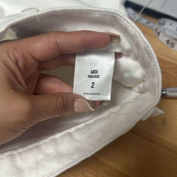 NWT Express Mid High Rise Waisted White Bermuda Jean Shorts Sz 2 - Picture 6 of 9